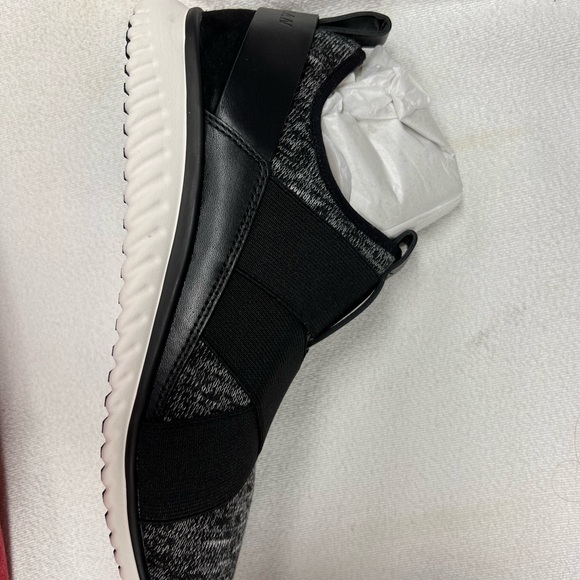 Cole Haan Women’s Zerogrand Studiogrand - 6.5 Black - W08514 - Picture 3 of 6